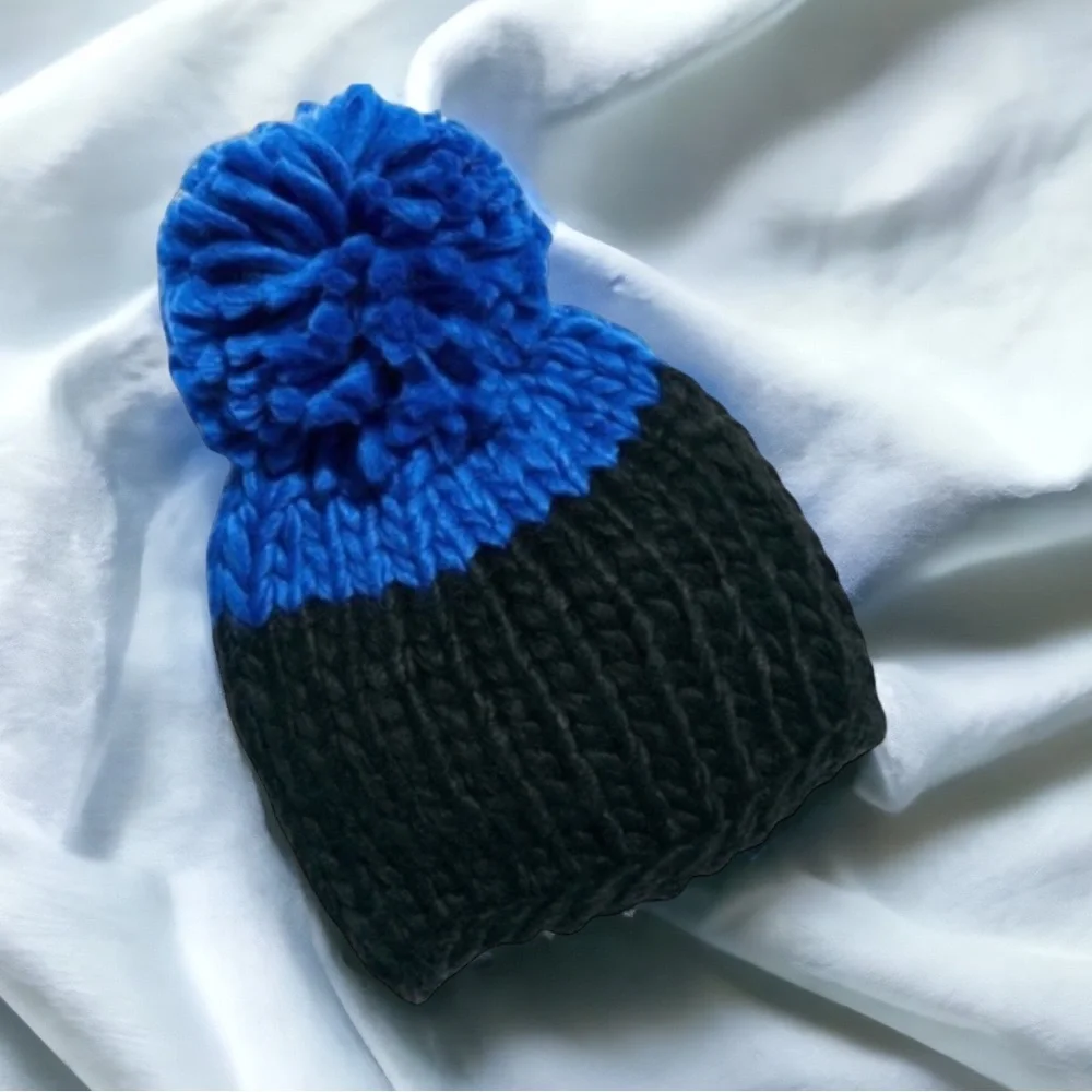 NWOT FREE PEOPLE Cozy Up Color Blocked Beanie In Black